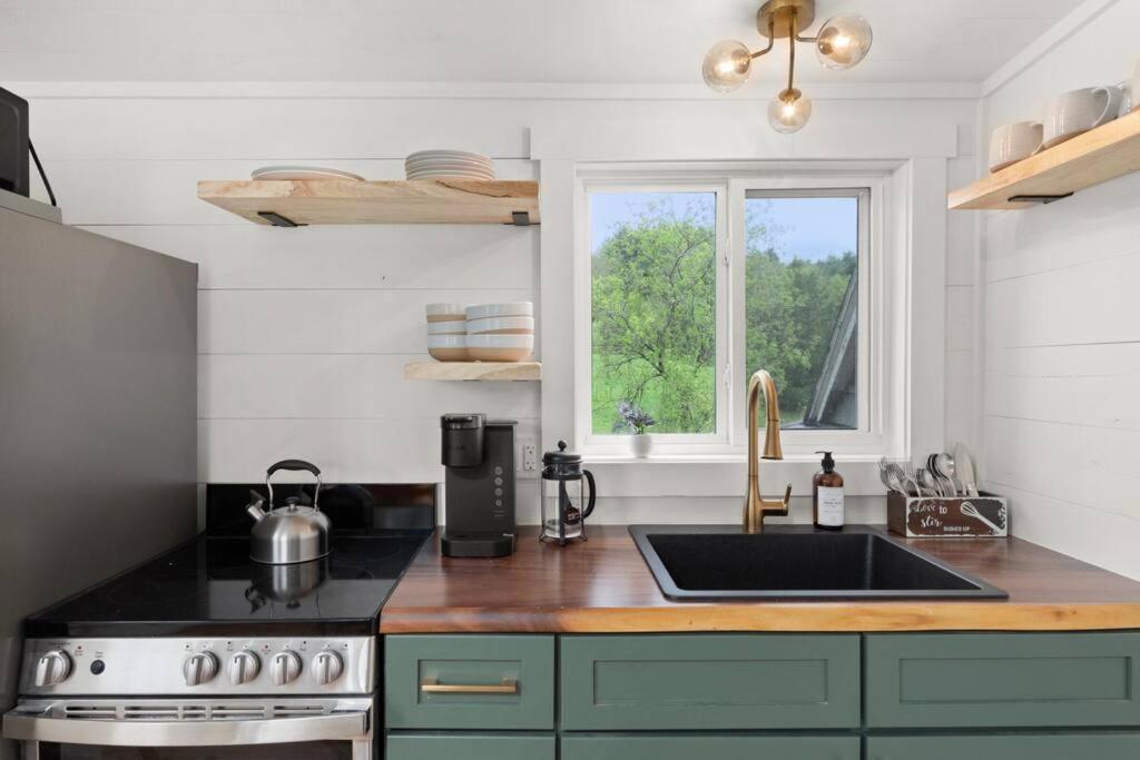 Charming & Freshly Restored Farmhouse 1 Mile From Center Of Стоу Экстерьер фото