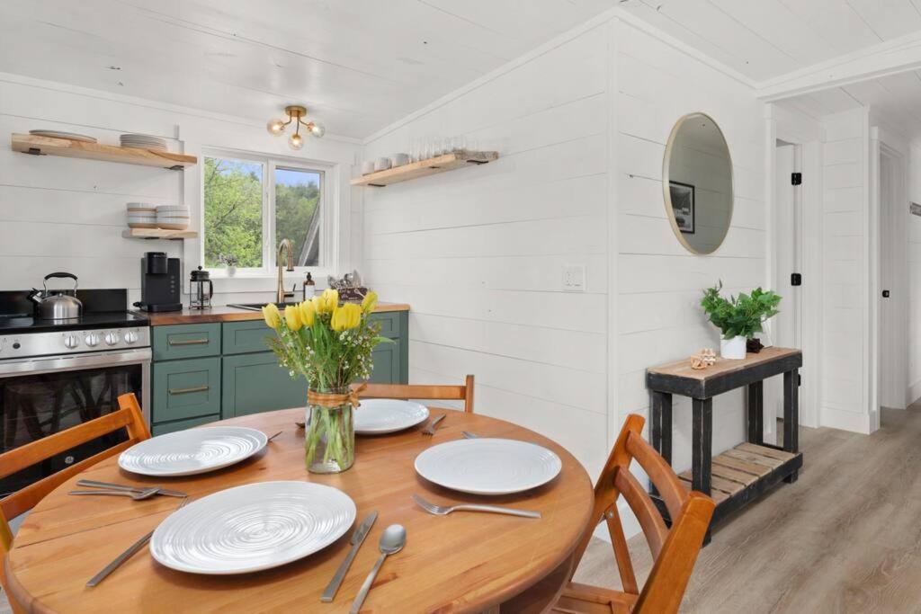 Charming & Freshly Restored Farmhouse 1 Mile From Center Of Стоу Экстерьер фото